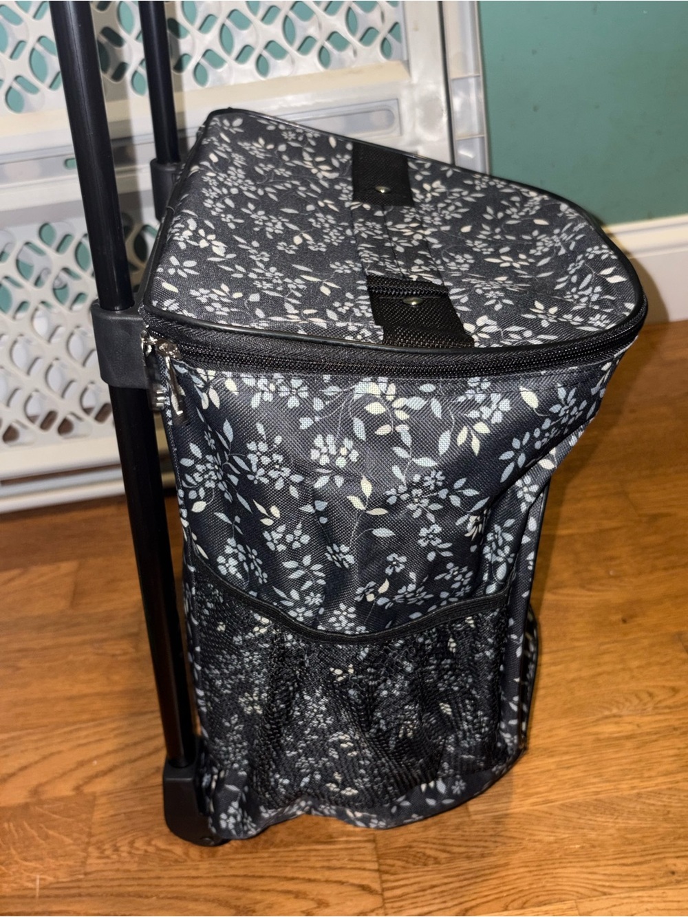 Collapsable roller bag. - Picture 2 of 7